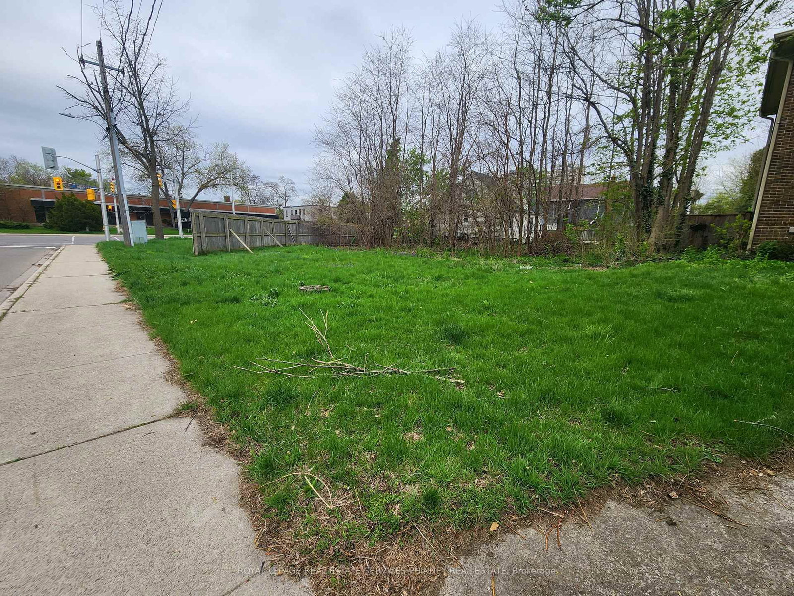 685 Brant Street - Photo 3