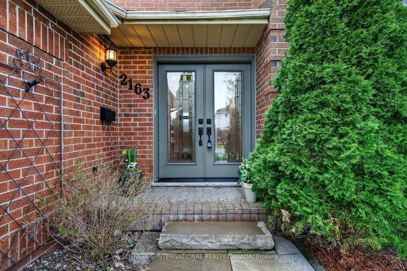 2163 Winding Way, Burlington, L7M 2X2 | Image 2