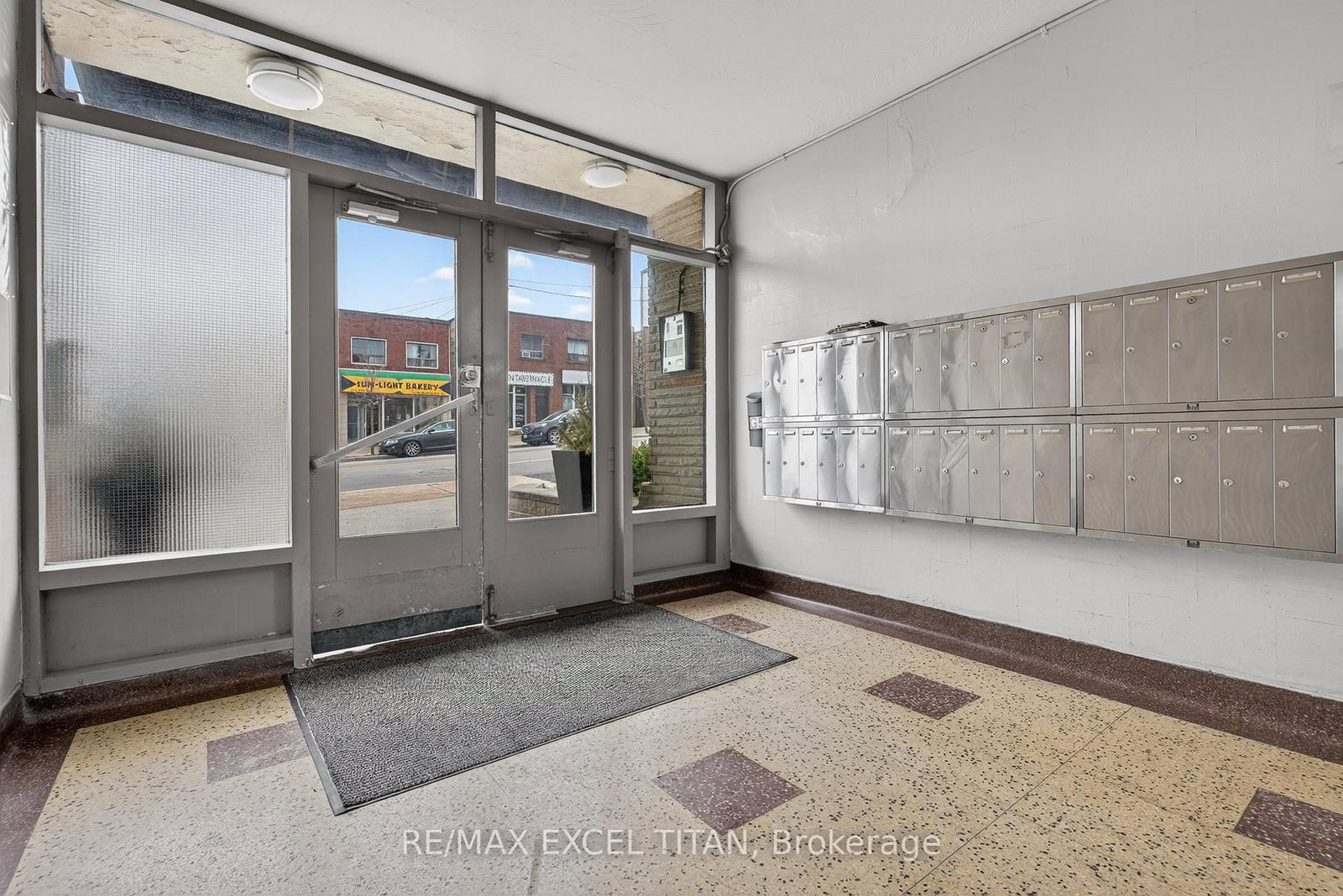 2515 Eglinton Avenue W, Unit 302 - Photo 2