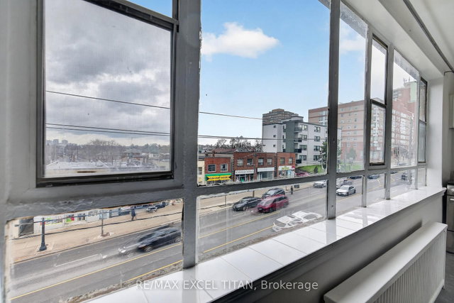 302 - 2515 Eglinton Avenue W