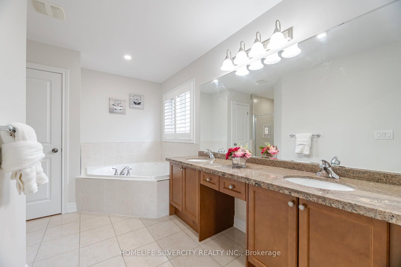 Detached House for sale at 80 Scotchmere Crescent, Brampton, Ontario, L6P 3A6 - Bram East - MLS: W13012768