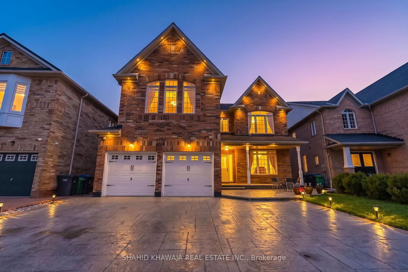 4569 Sandford Farm Dr, Mississauga, L5V 0C2 | Image 2