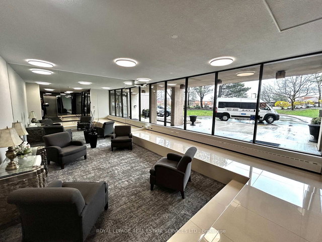 905 - 2929 Aquitaine Avenue