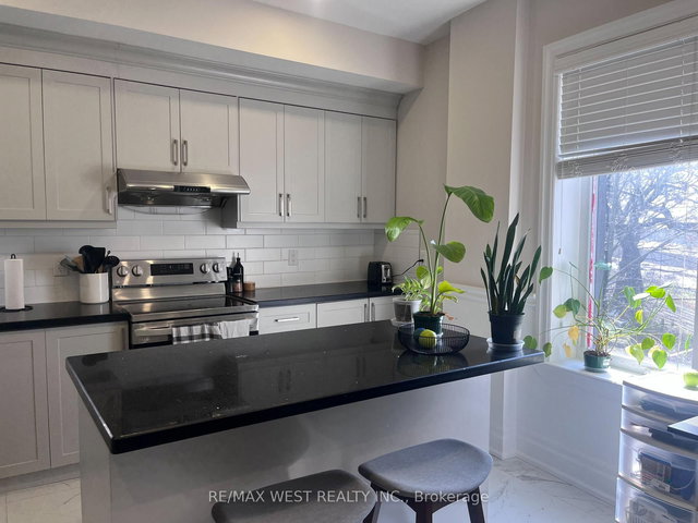 2 - 1495 King Street W