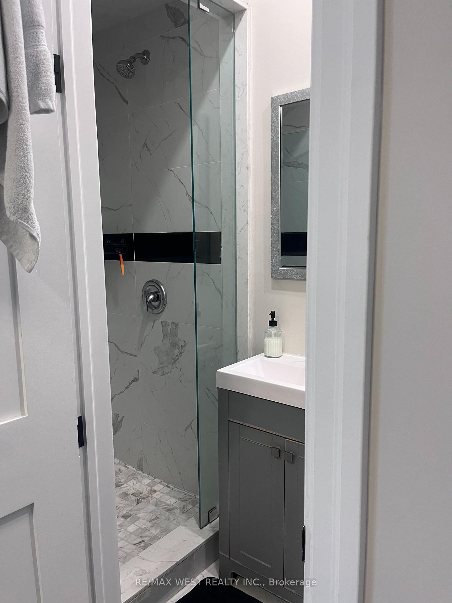 Semi-Detached House for lease at 2-1495 King Street, Toronto, Ontario, M6K 1J4 - South Parkdale - MLS: W13013050