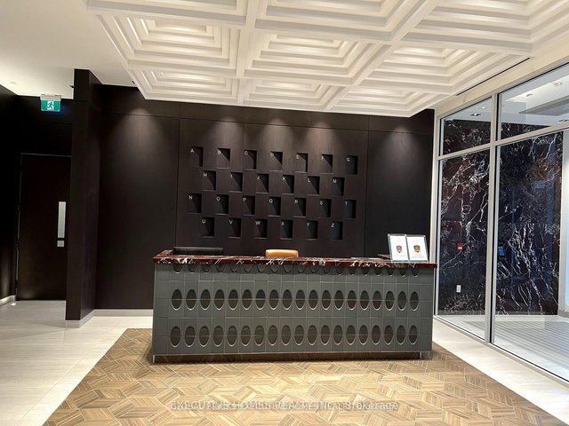 427 - 412 Silver Maple Road