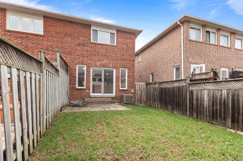 5411 Sweetgrass Gate, Mississauga, L5V 2N2 | Image 2