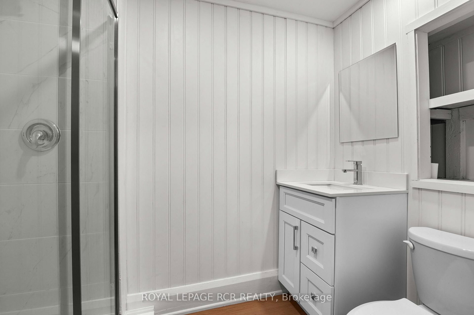 137 Broadway, Unit Upper - Photo 11