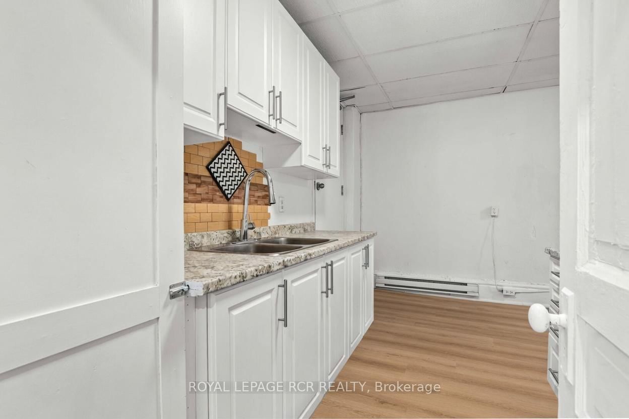 137 Broadway, Unit Upper - Photo 12