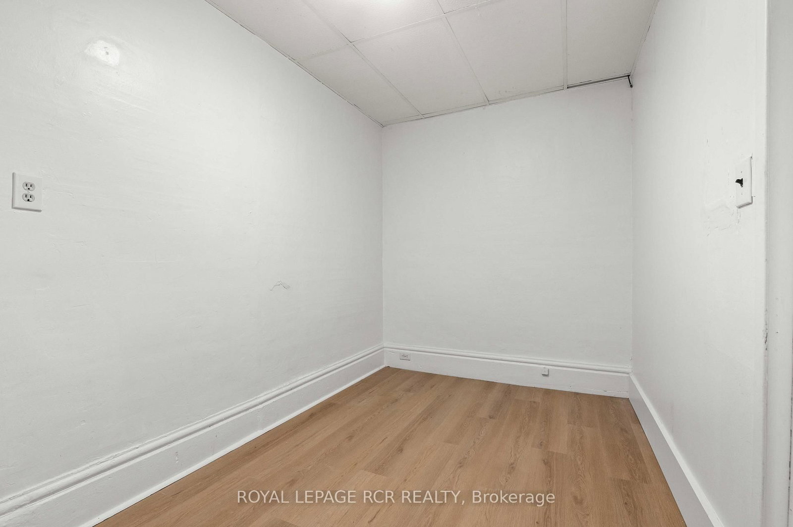 137 Broadway, Unit Upper - Photo 14