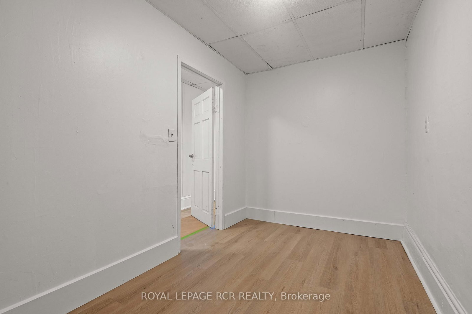 137 Broadway, Unit Upper - Photo 15