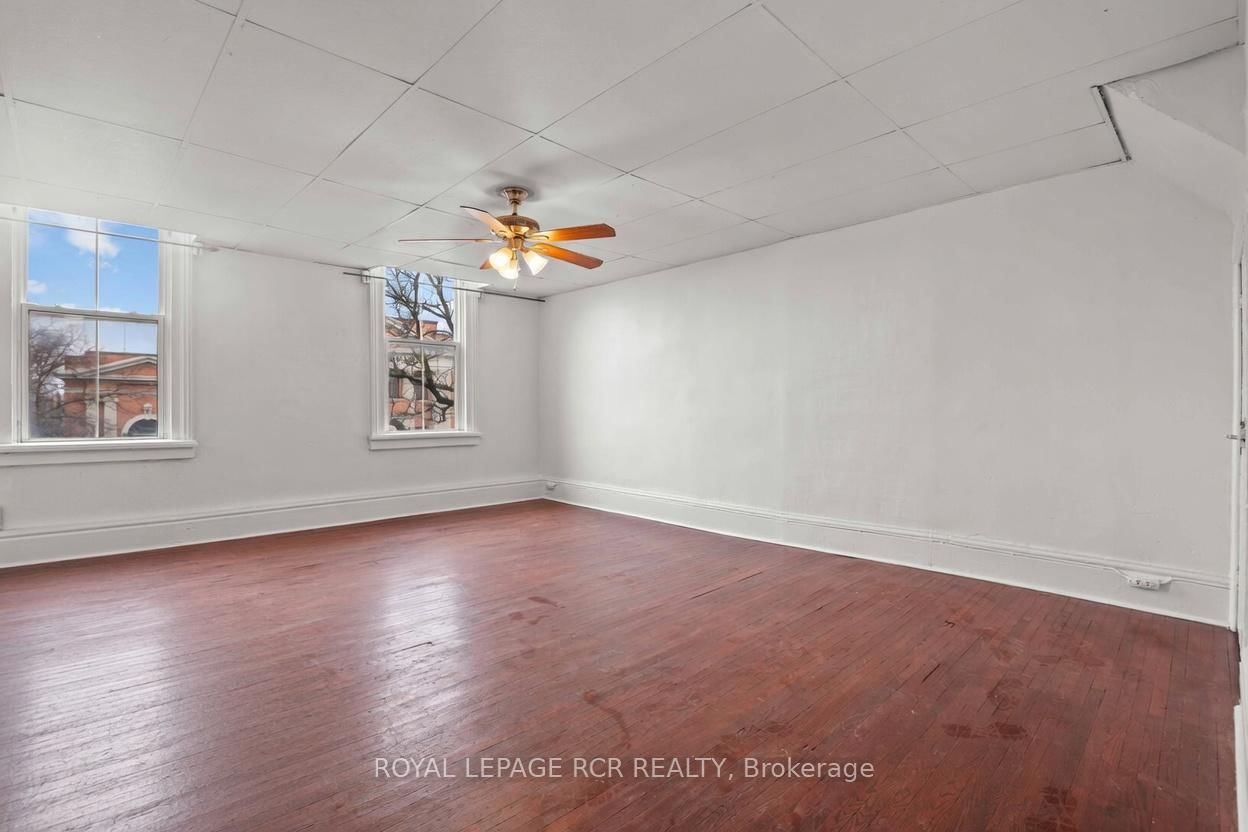 137 Broadway, Unit Upper - Photo 16