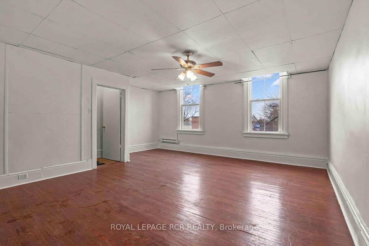 137 Broadway, Unit Upper - Photo 17