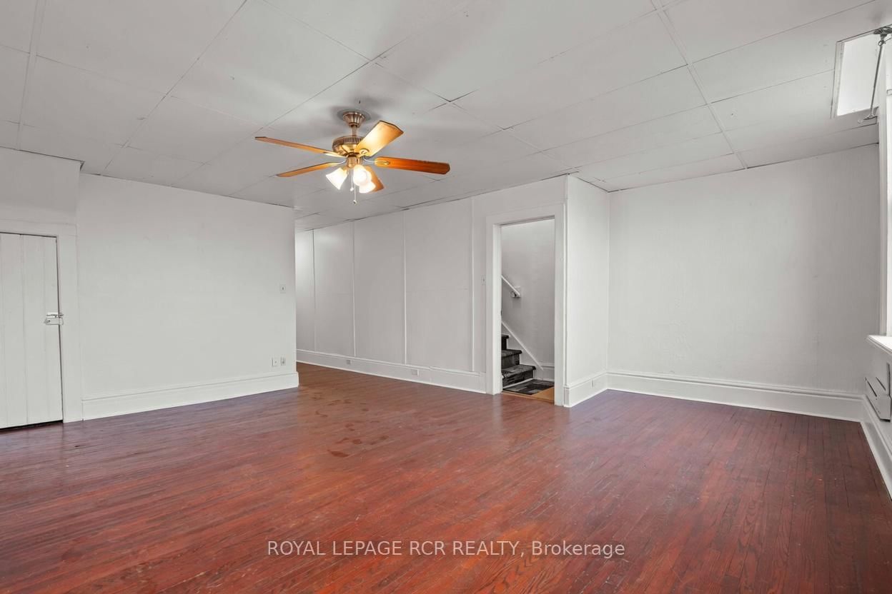 137 Broadway, Unit Upper - Photo 18