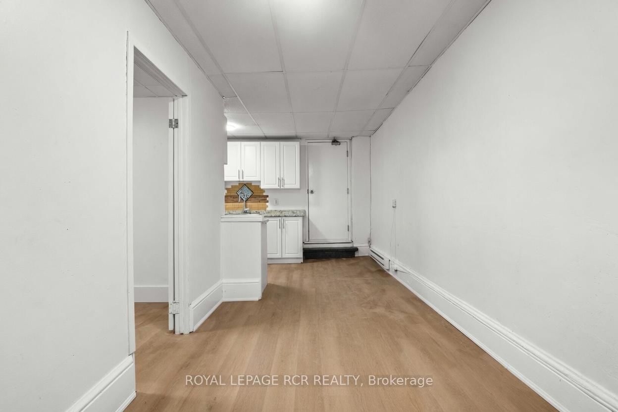 137 Broadway, Unit Upper - Photo 4
