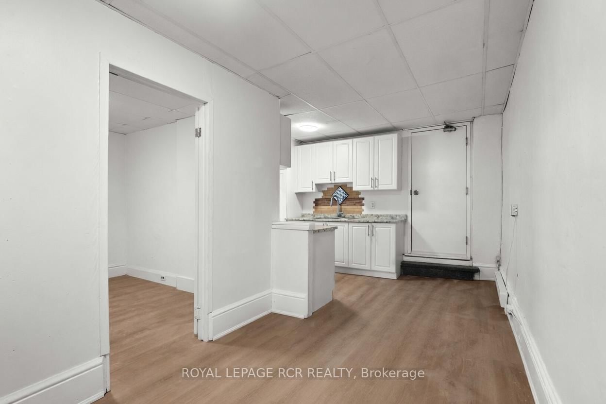 137 Broadway, Unit Upper - Photo 5