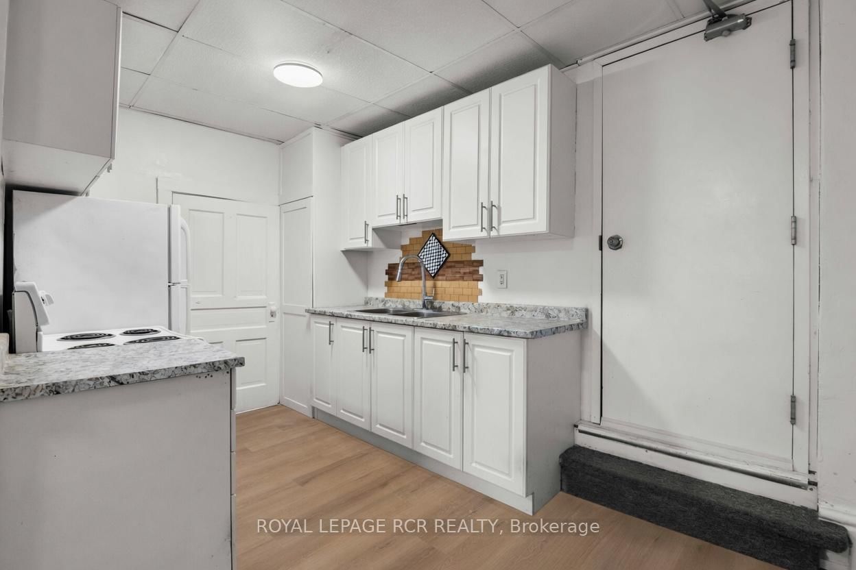 137 Broadway, Unit Upper - Photo 8