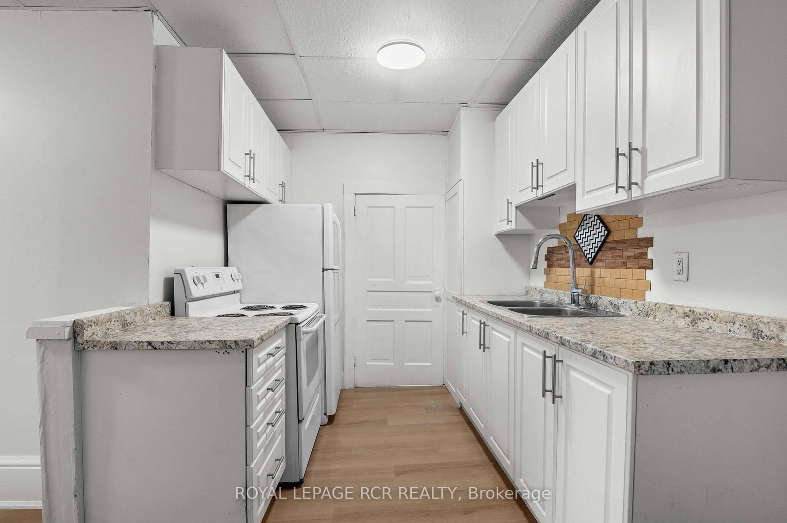 137 Broadway, Unit Upper - Photo 9