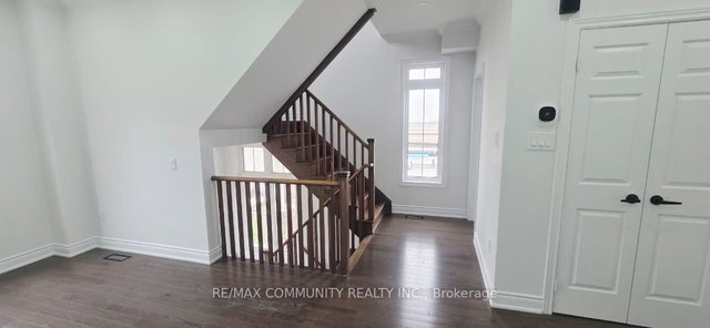 Upper - 50 Rockman Crescent