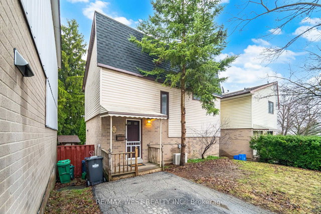 6 Hillpark Trail S