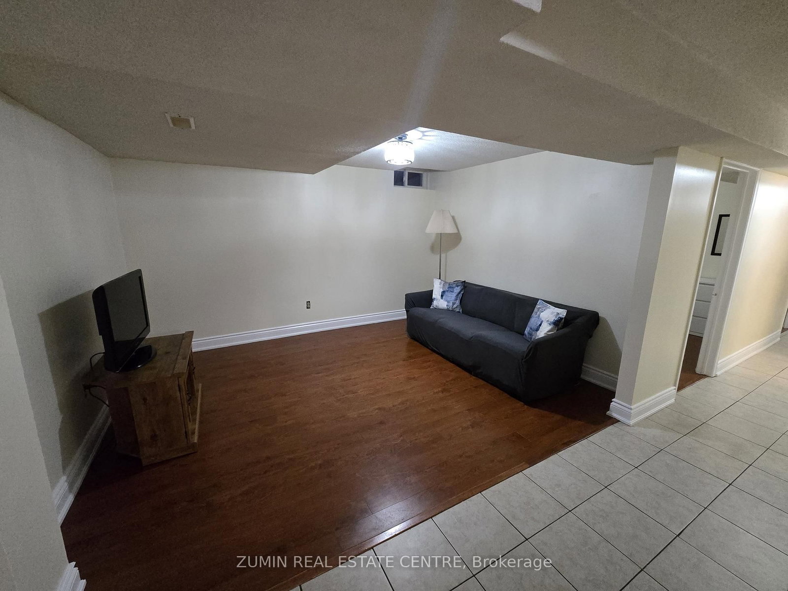5187 Springbok Crescent, Unit Bsmt - Photo 3