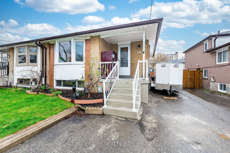 52 Garfield Cres, Brampton, L6V 1V8 | Image 2