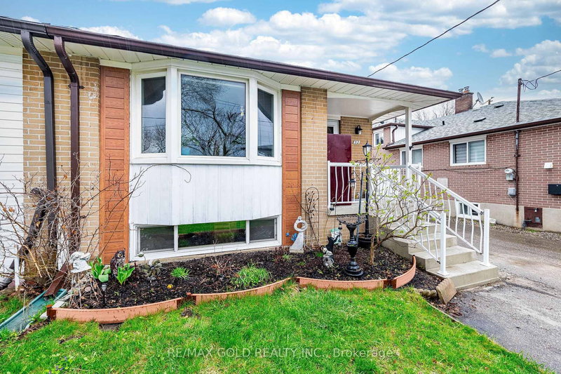 52 Garfield Cres, Brampton, L6V 1V8 | Image 3