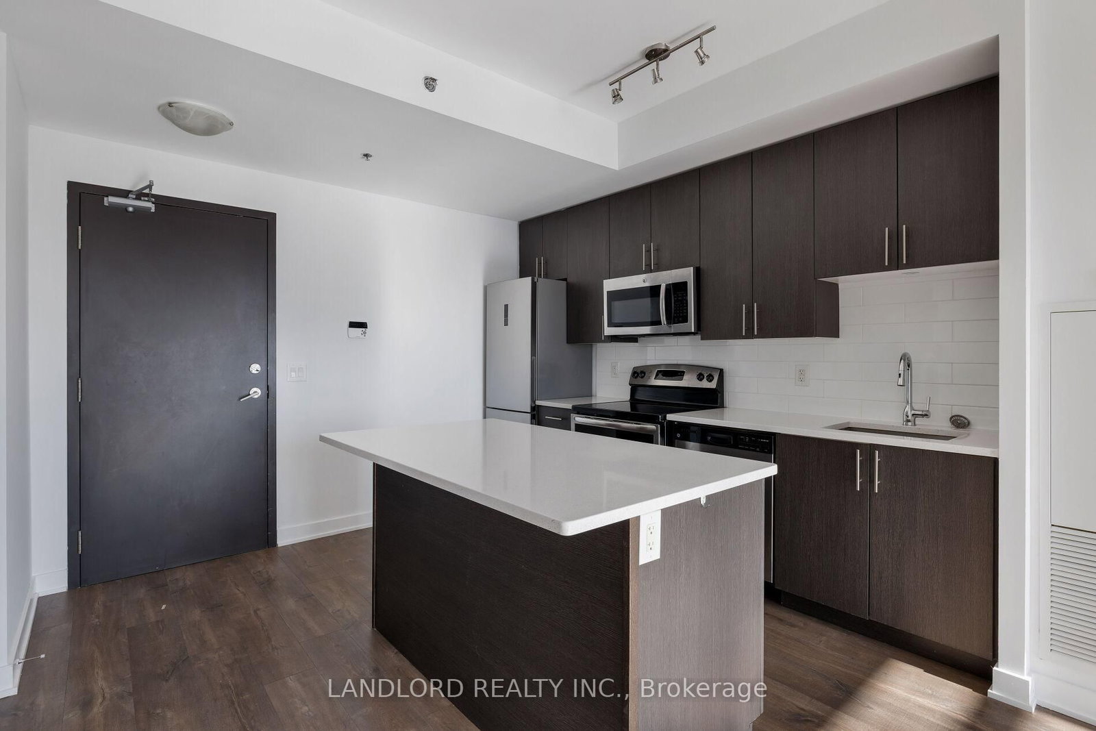 11 Superior Avenue, Unit 905 - Photo 7