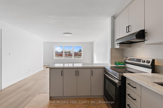 1018 Burnhamthorpe Road E