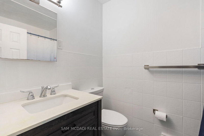 1018 Burnhamthorpe Rd E, Mississauga, L4Y 2X6 | Image 3