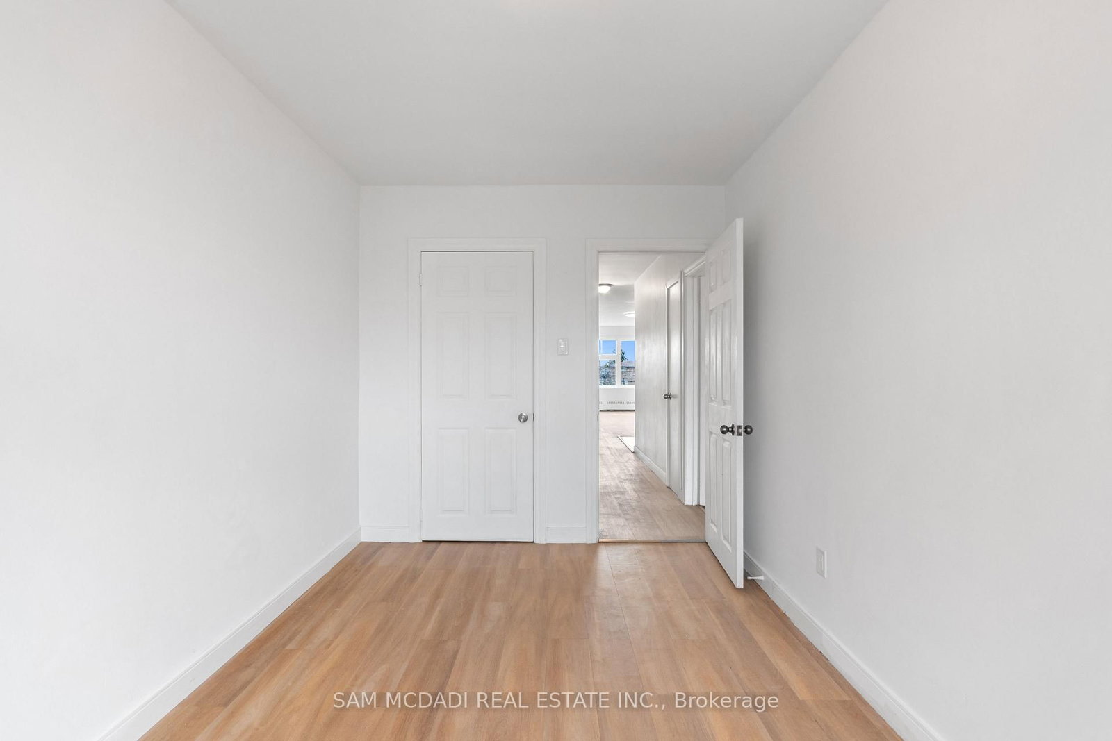 1018 Burnhamthorpe Road E - Photo 4