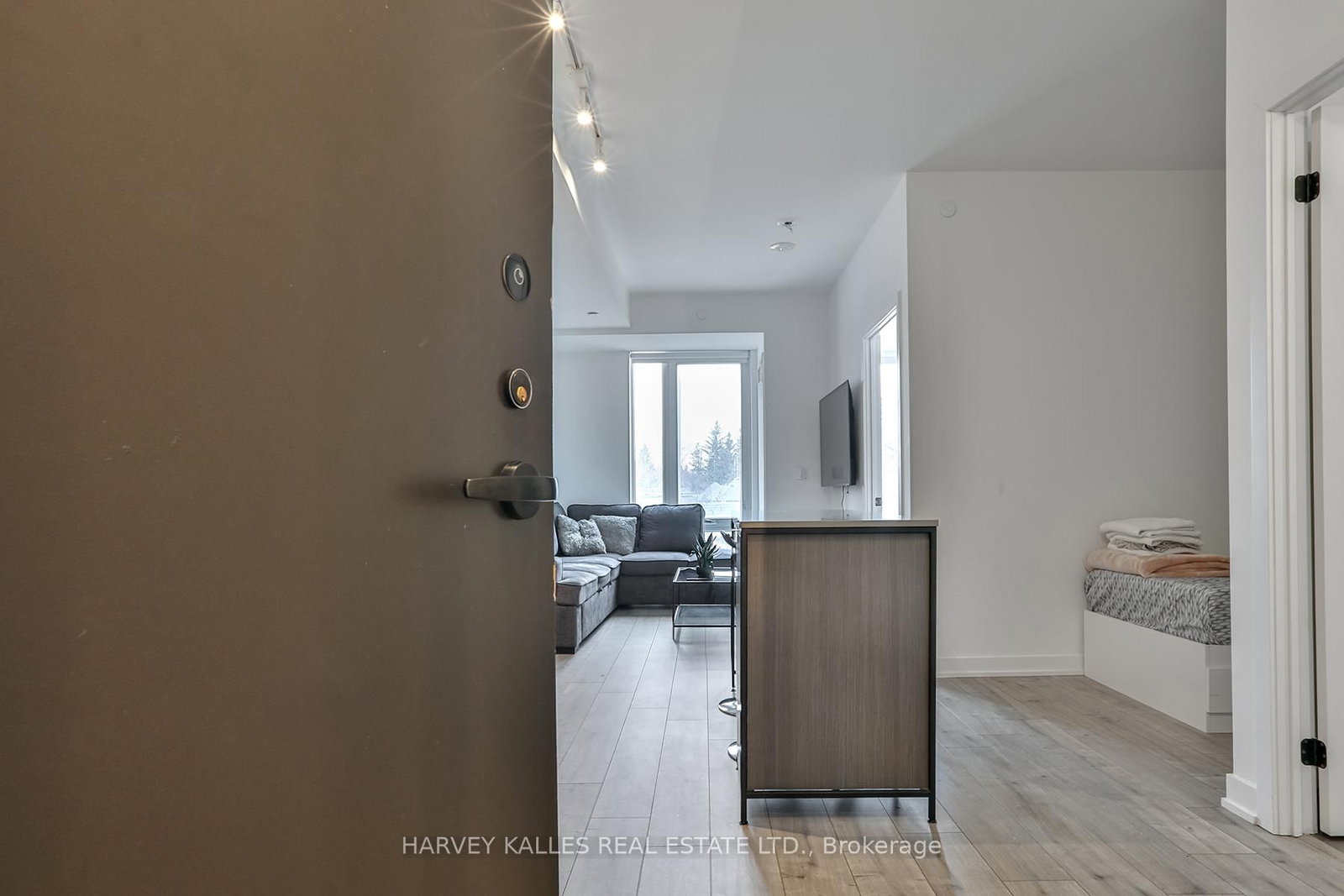 215 Lakeshore Road W, Unit 206