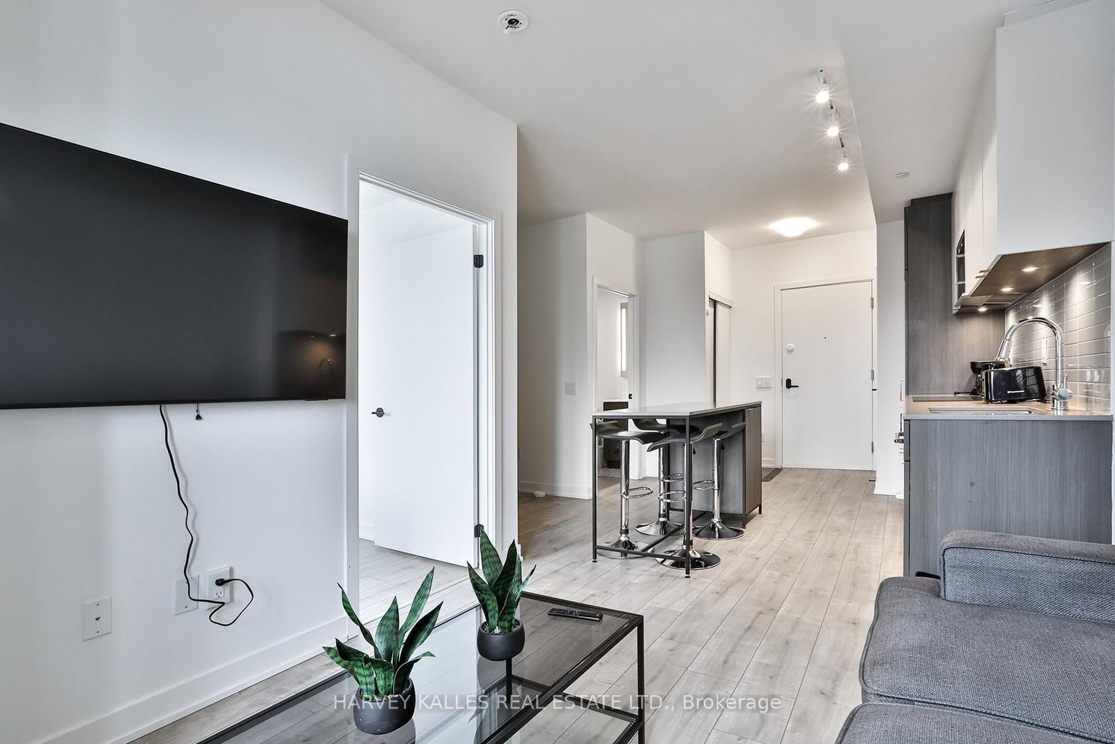 215 Lakeshore Road W, Unit 206 - Photo 13