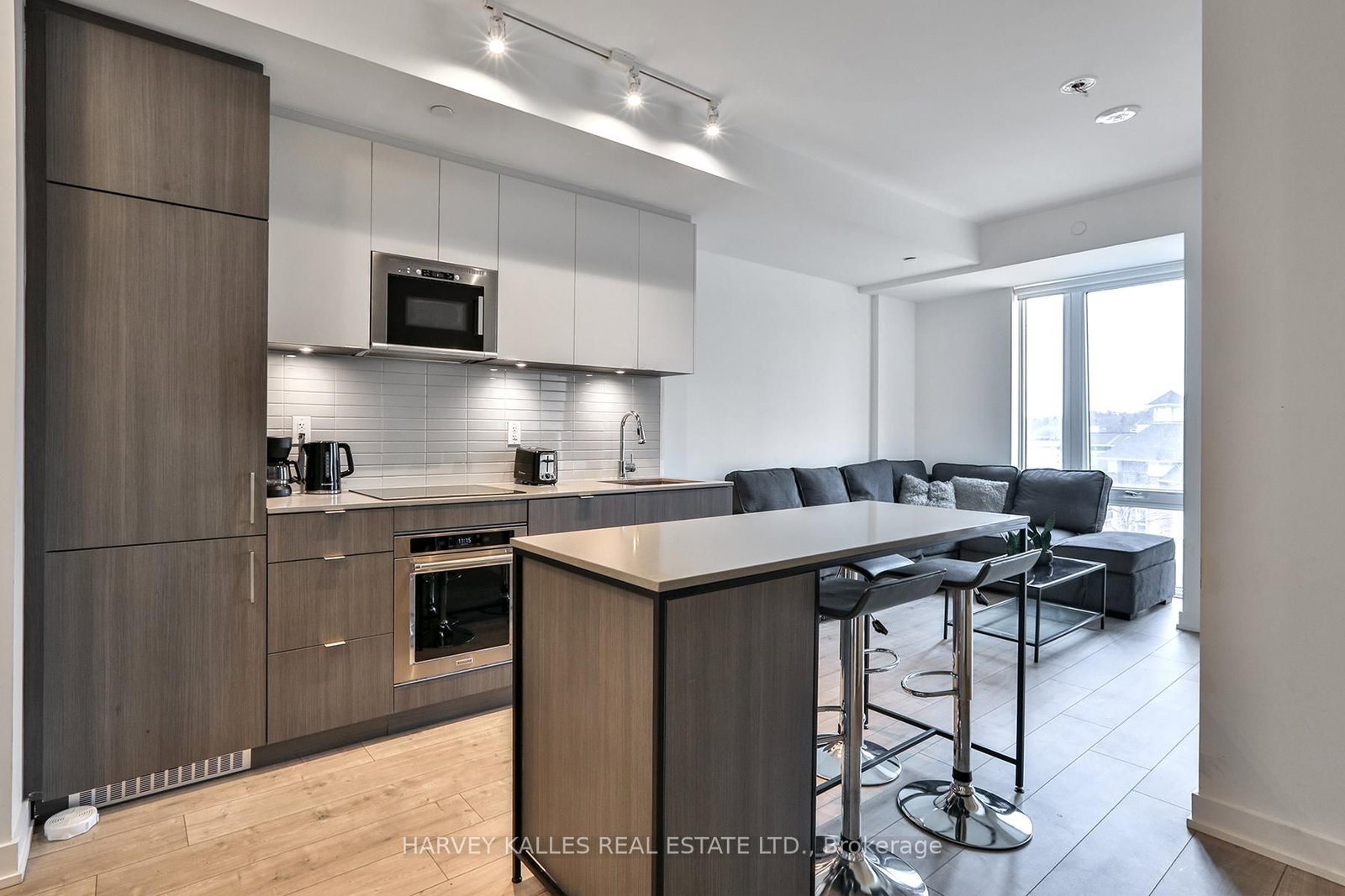 215 Lakeshore Road W, Unit 206 - Photo 4