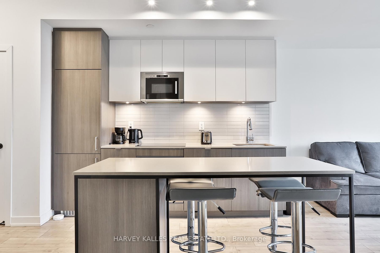 215 Lakeshore Road W, Unit 206 - Photo 5