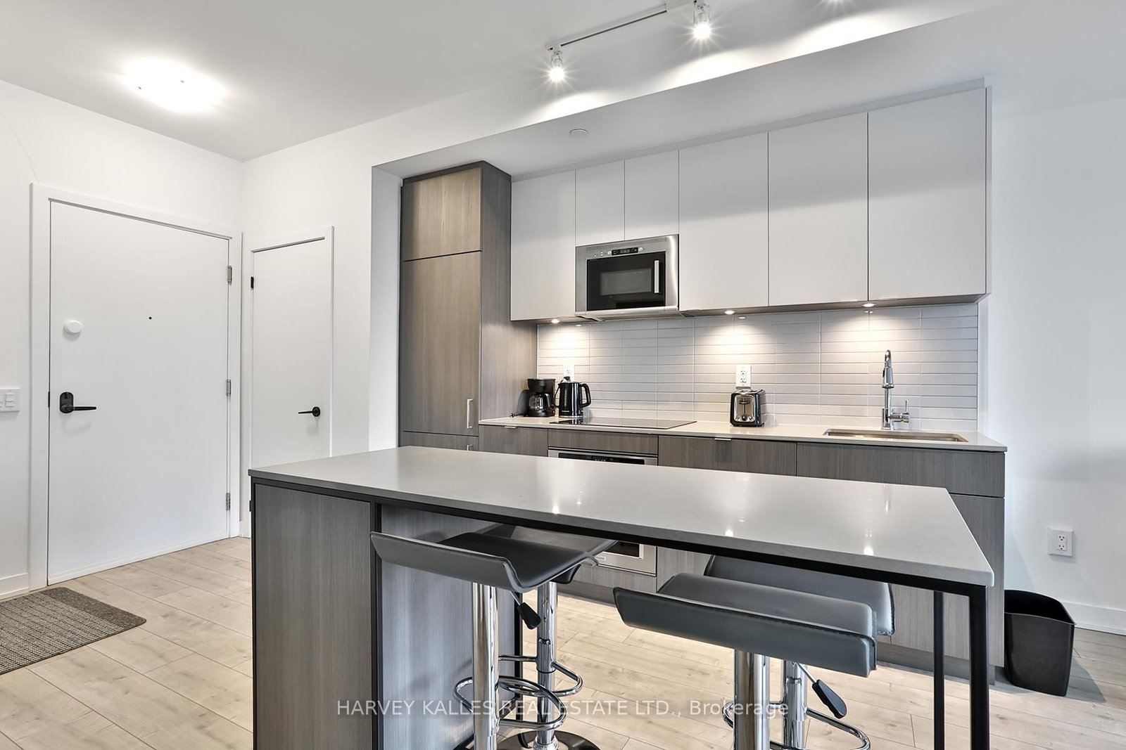 215 Lakeshore Road W, Unit 206 - Photo 6