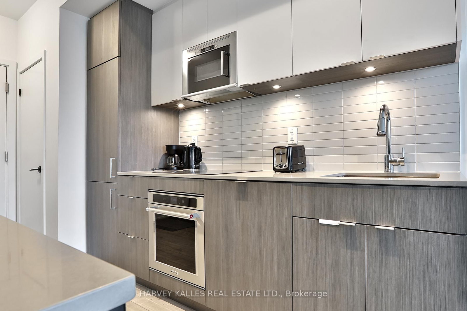 215 Lakeshore Road W, Unit 206 - Photo 8