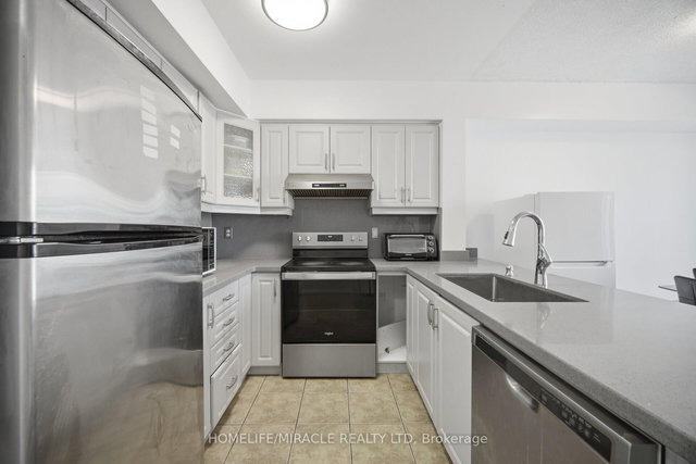 2002 - 3049 Finch Avenue W