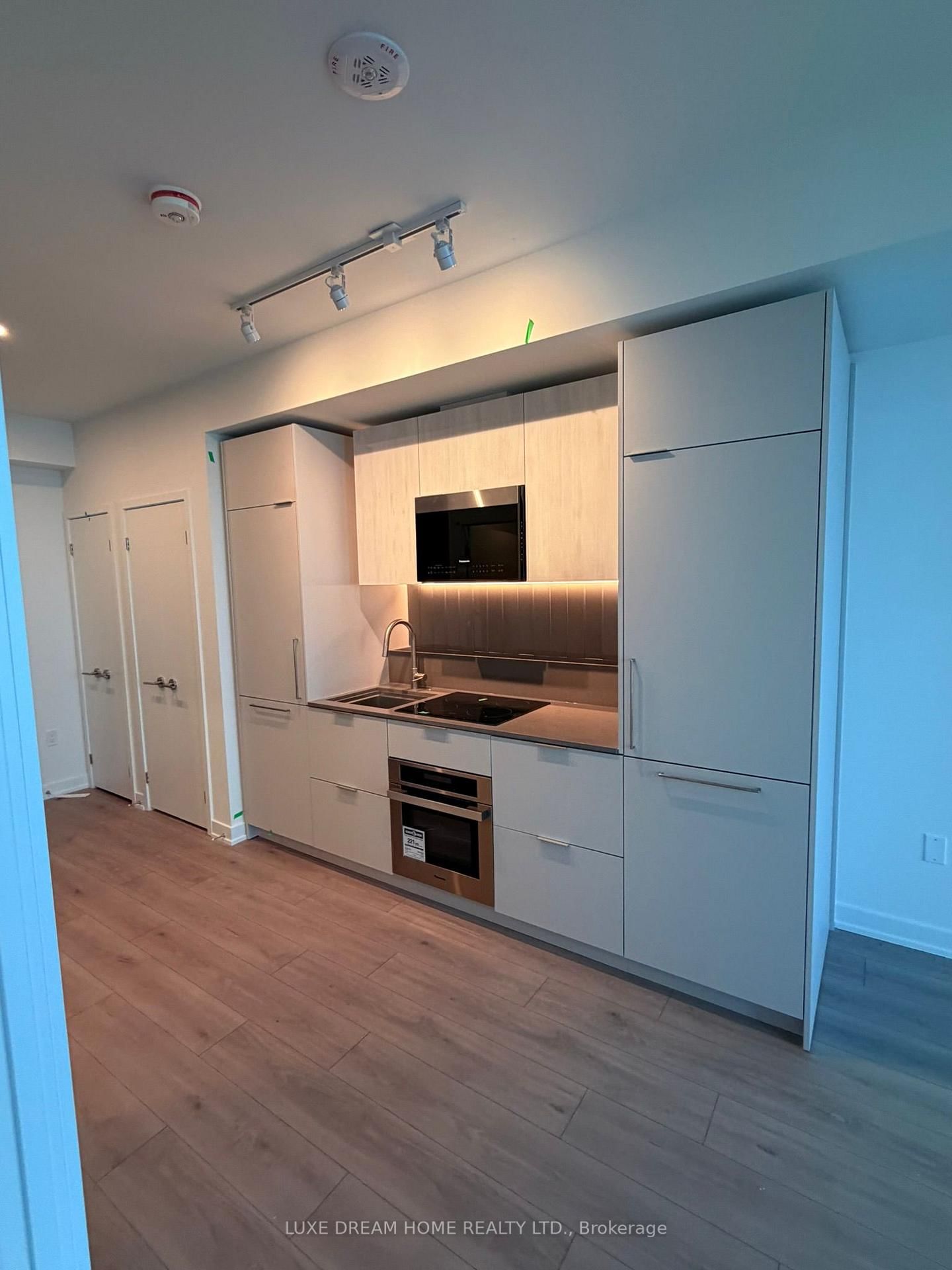 1 Fairview Road E, Unit 2405 - Photo 6