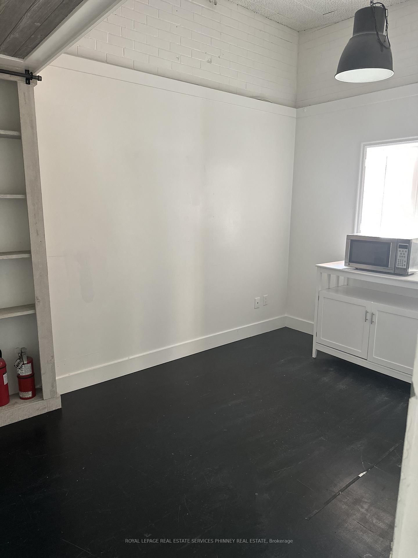 112 Lakeshore Road E, Unit 2 - Photo 3