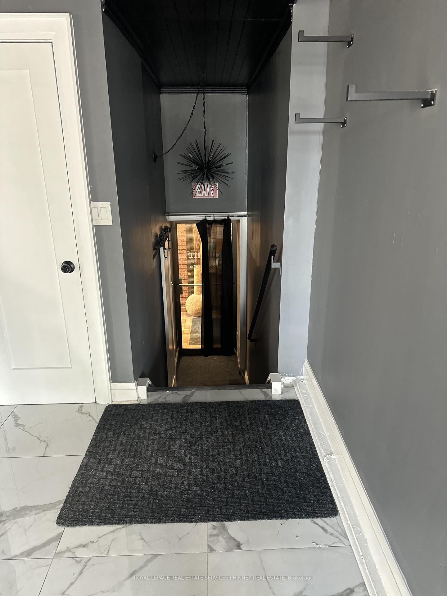 112 Lakeshore Road E, Unit 2 - Photo 4