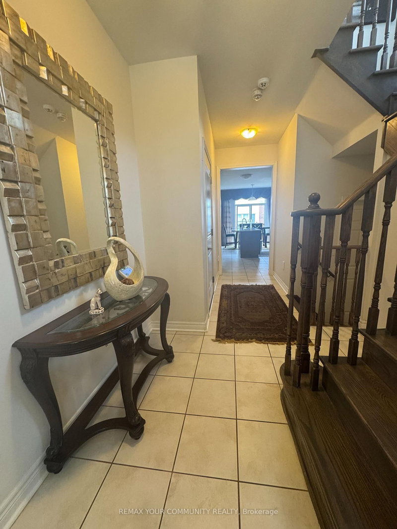 93 HUGUENOT Rd N, Oakville, L6H 0M3 | Image 3