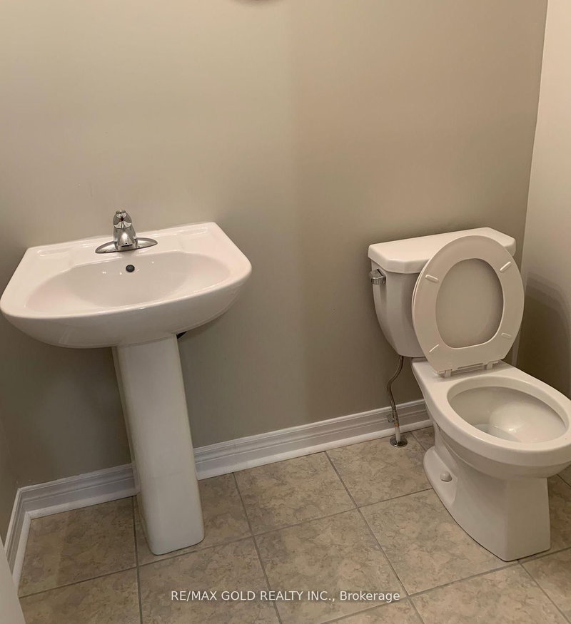 140 Finegan Circ, Brampton, L7A 0B7 | Image 3