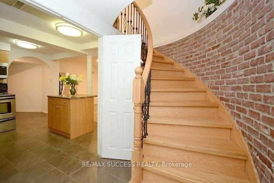 422 Silverthorne Crescent - Photo 2