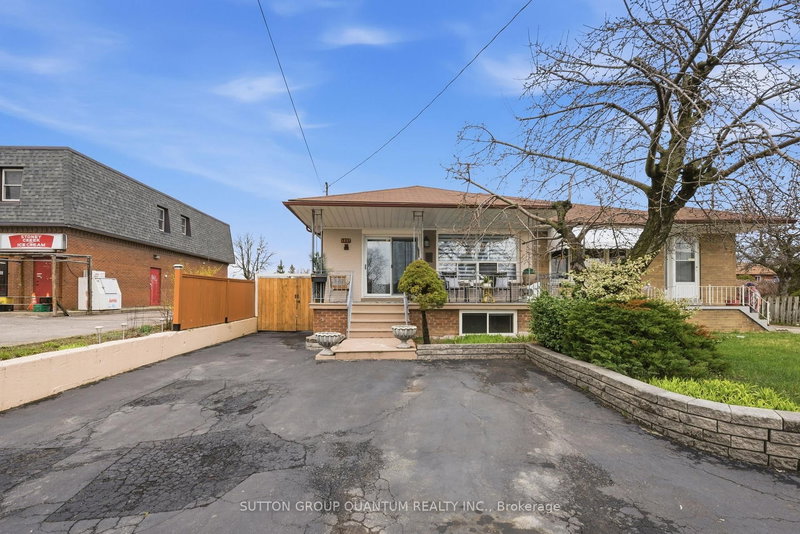 1257 Alexandra Ave, Mississauga, L5E 2A7 | Image 2
