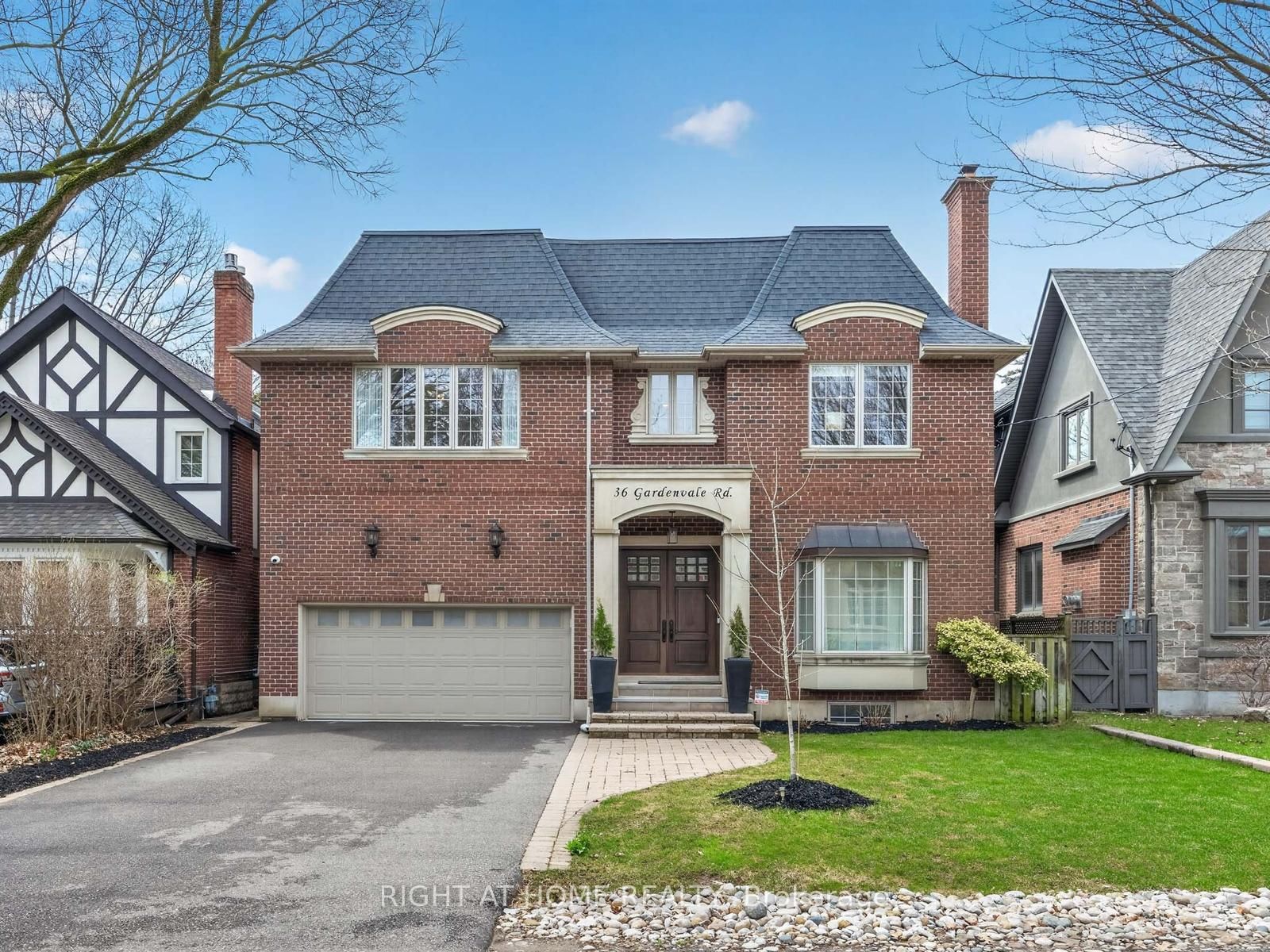 Detached House for sale at 36 Gardenvale Road, Toronto, Ontario, M8Z 4B9 - Stonegate-Queensway - MLS: W13014556
