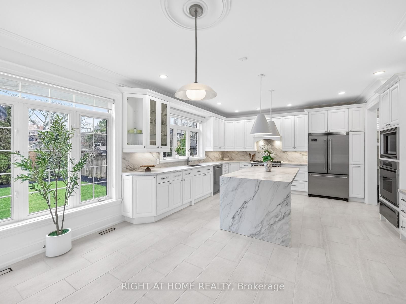 Detached House for sale at 36 Gardenvale Road, Toronto, Ontario, M8Z 4B9 - Stonegate-Queensway - MLS: W13014556