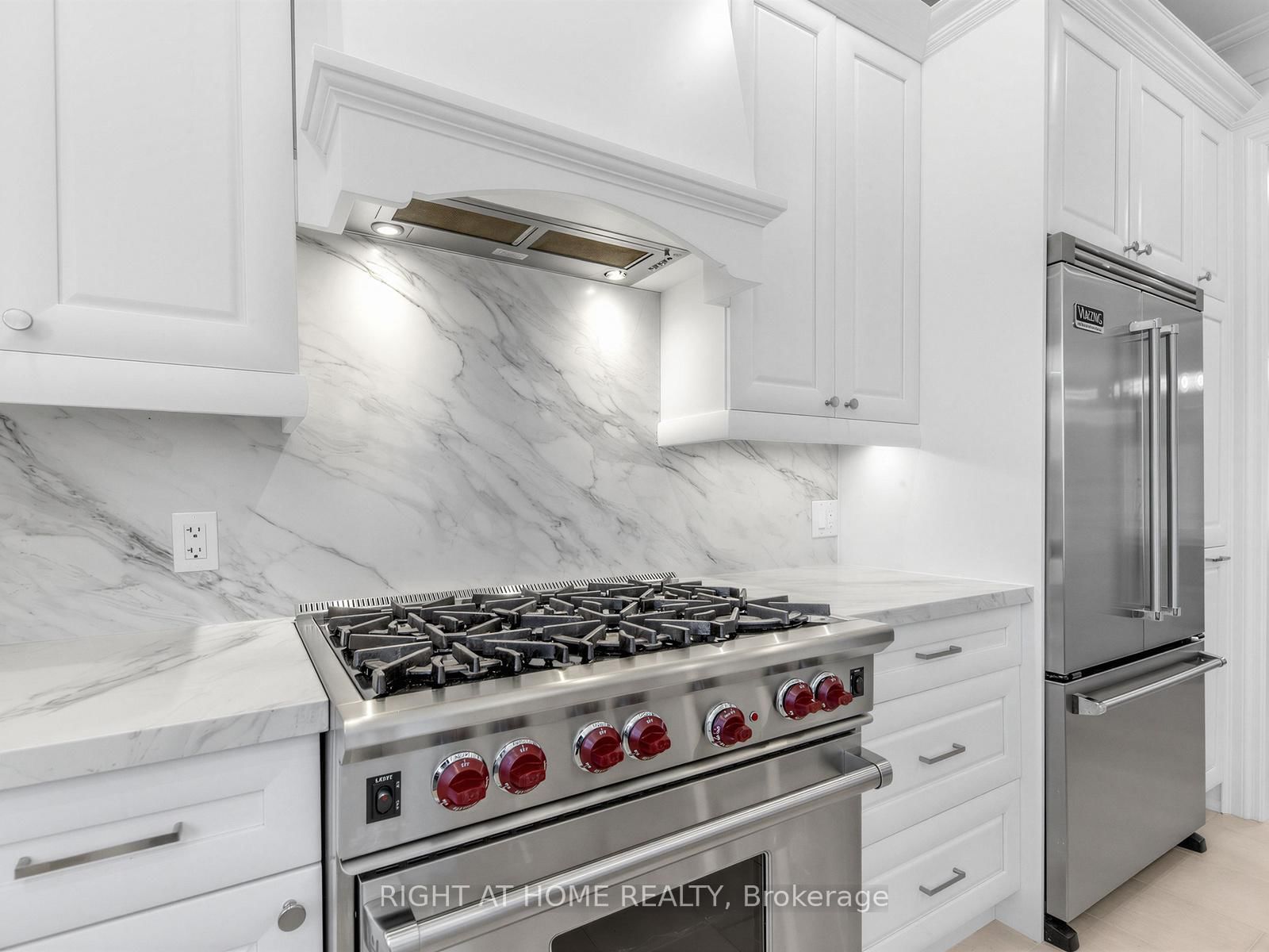 Detached House for sale at 36 Gardenvale Road, Toronto, Ontario, M8Z 4B9 - Stonegate-Queensway - MLS: W13014556