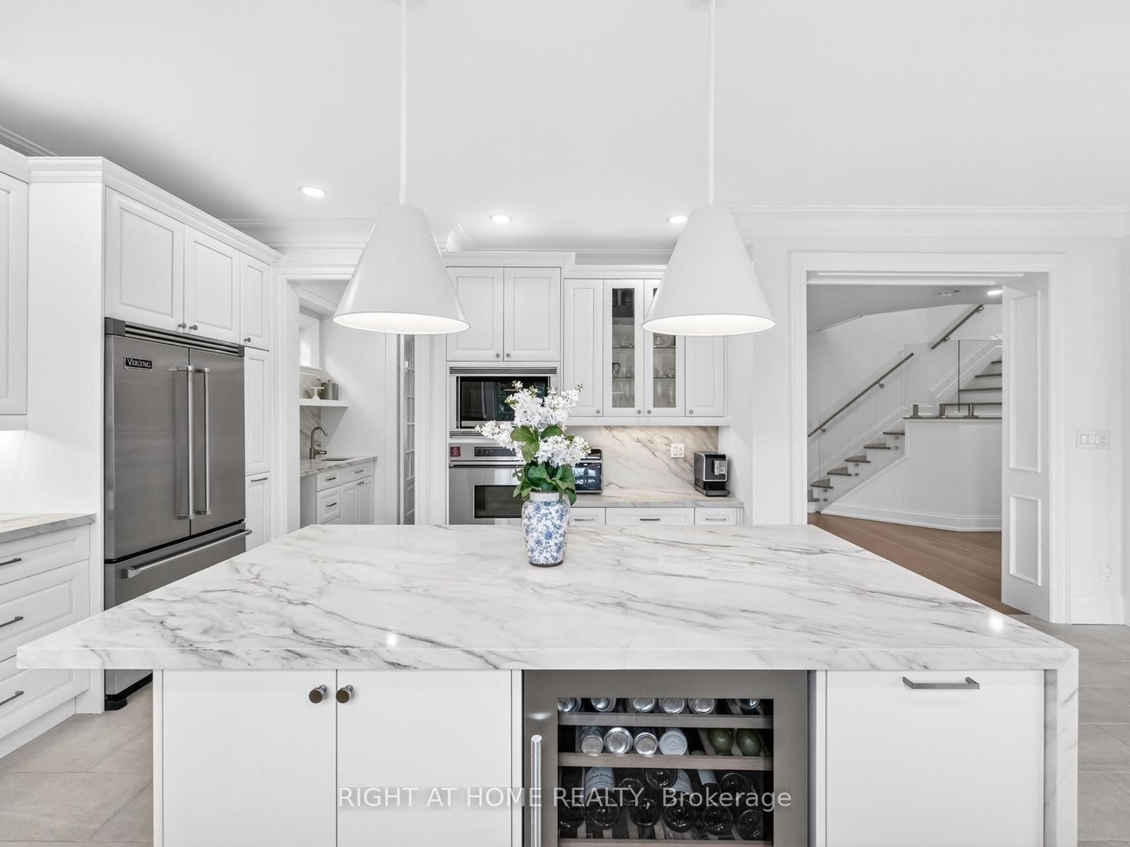 Detached House for sale at 36 Gardenvale Road, Toronto, Ontario, M8Z 4B9 - Stonegate-Queensway - MLS: W13014556