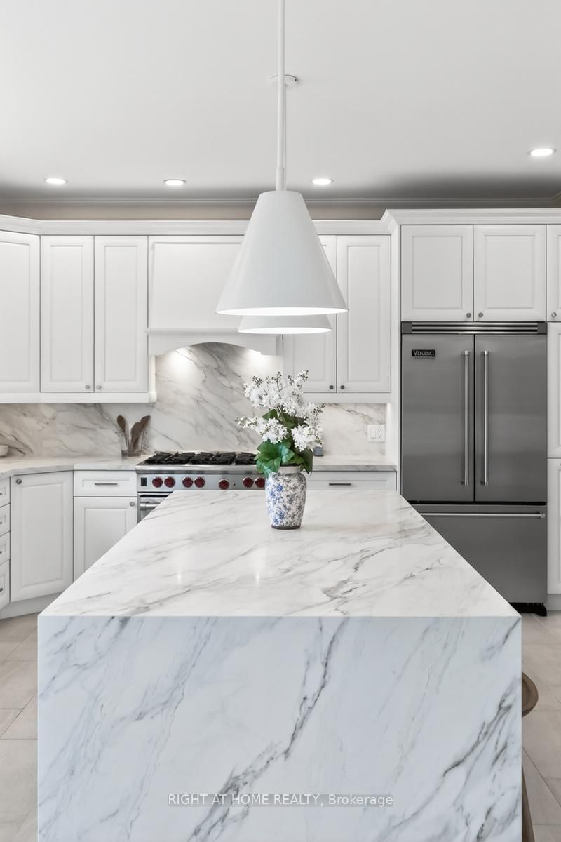 Detached House for sale at 36 Gardenvale Road, Toronto, Ontario, M8Z 4B9 - Stonegate-Queensway - MLS: W13014556